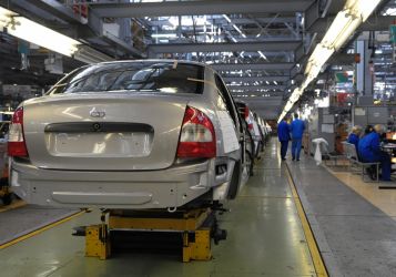 «АвтоВАЗ» остановил сборку автомобилей на заводе в Тольятти из-за мирового кризиса