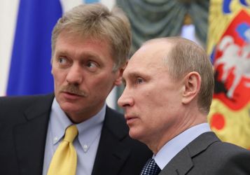 «Надо спасти людей и не навредить экономике»: Кремль объяснил задержку с введением QR-кодов