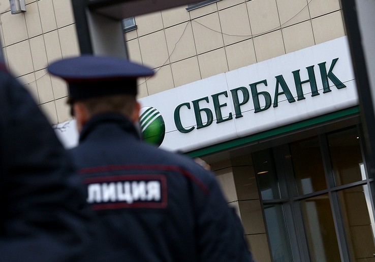 «Люди в погонах» и банки подняли стоимость «пробива» банковской тайны россиян