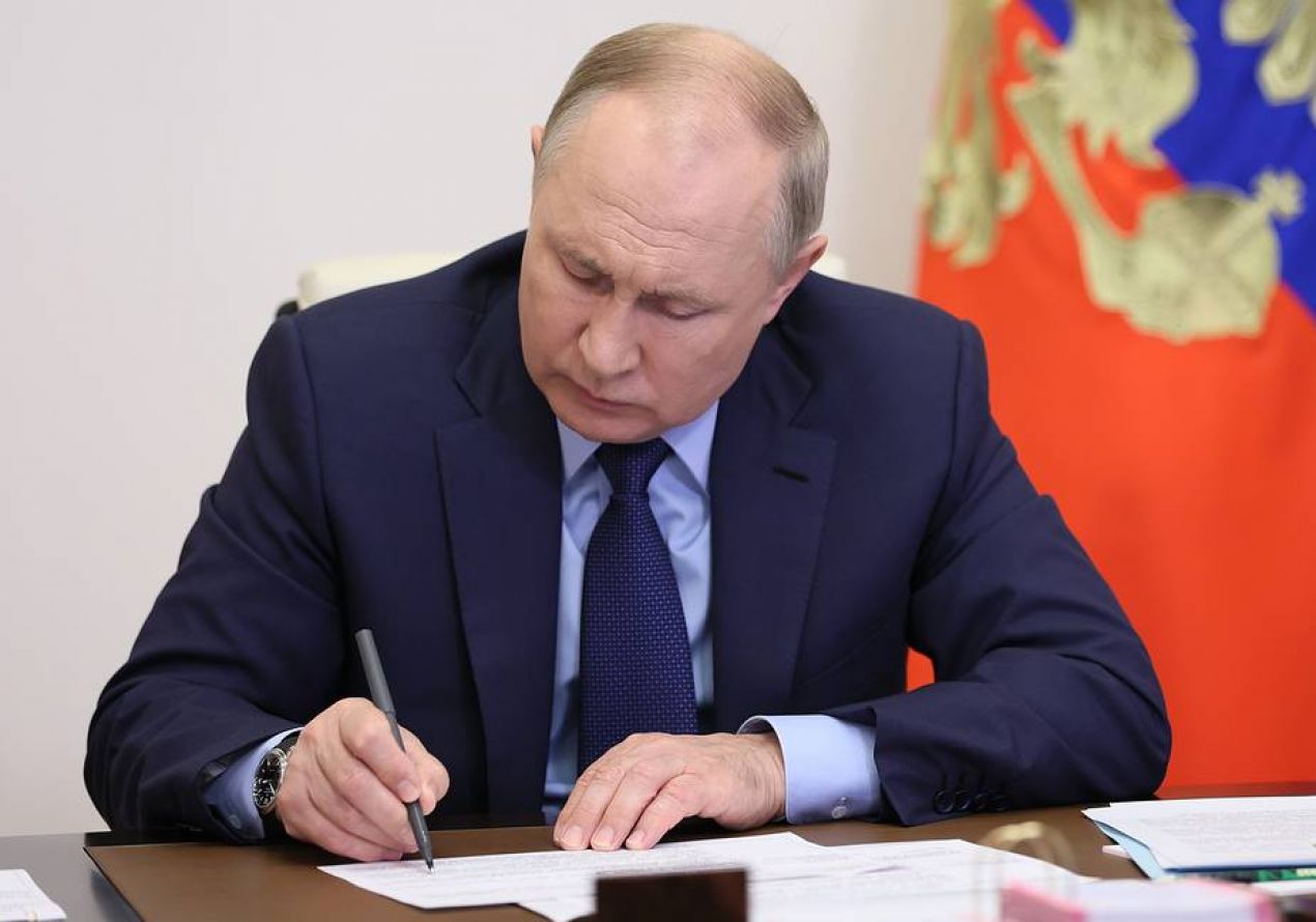 Путин утвердил бюджет с сокращением расходов на здравоохранение и социальную поддержку