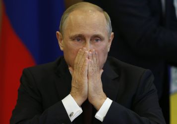 «Спасаются бегством»: Россия потеряла 3,2 трлн рублей из-за угрозы войны с Украиной