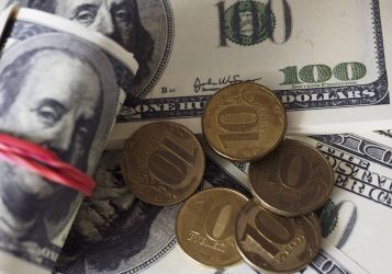 «Невозможно использовать доллары»: Рубль удалось укрепить только благодаря запретам