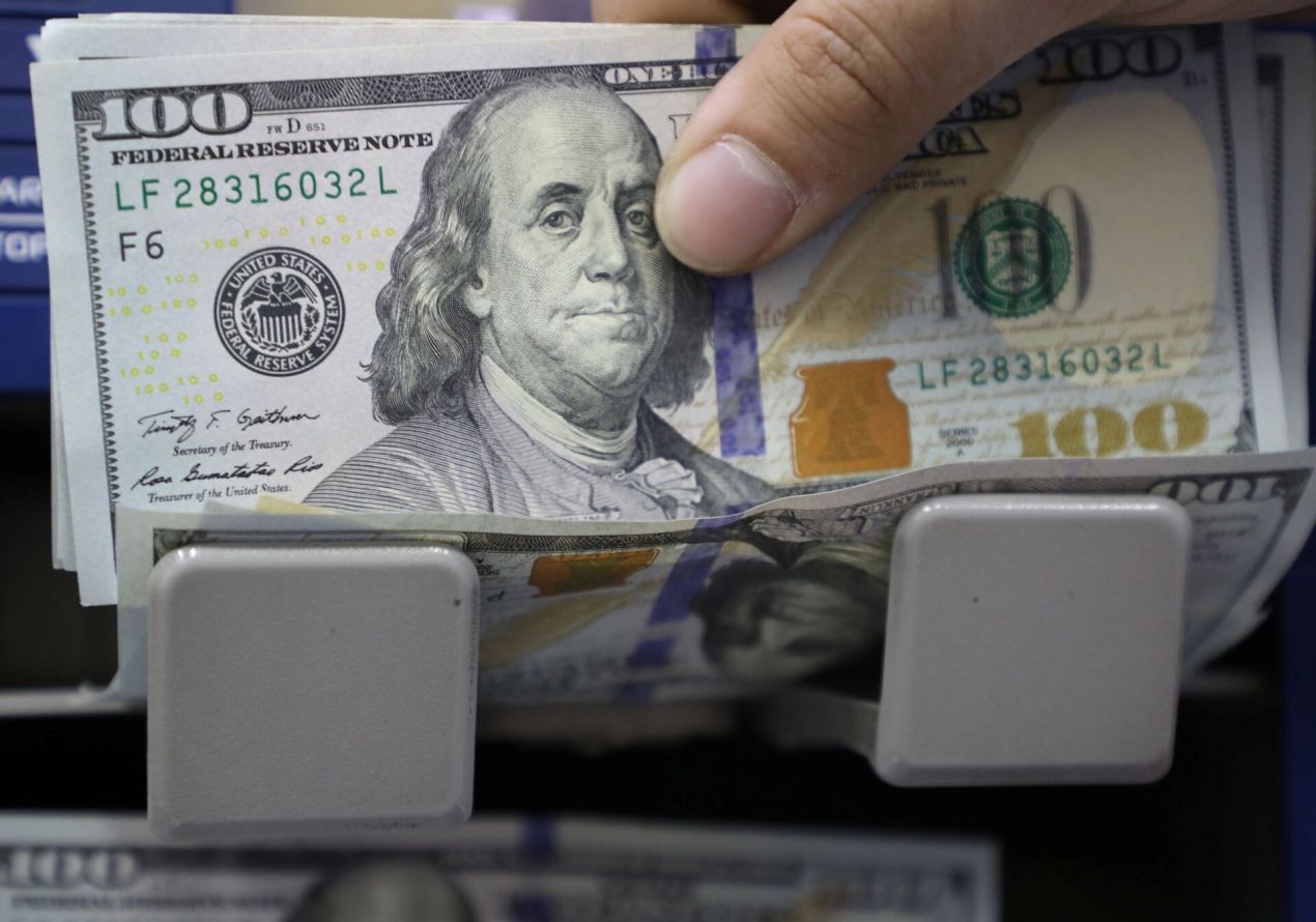 Спроса на доллары и евро нет: Экспортеры России не могут продать валютную выручку
