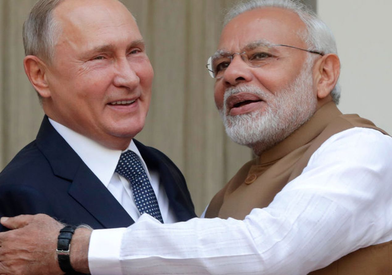 Индия согласилась покупать нефть у России с большими скидками и доставкой
