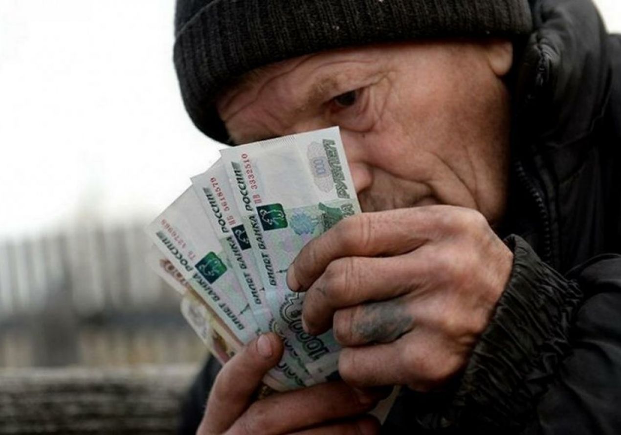 Росстат зафиксировал рекордный обвал пенсий в России в XXI веке