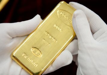 Банки вывезли из России треть золота перед началом военной операции на Украине