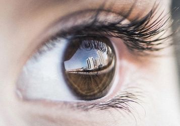 Ученые выявили социальный фактор в распространенности потери остроты зрения