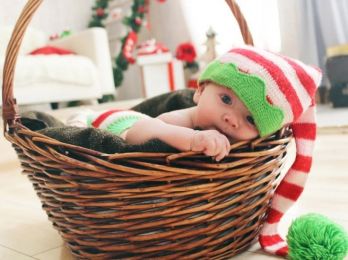 С Новым годом! Астраханский перинатальный центр выписывает малышей в новогодних конвертах