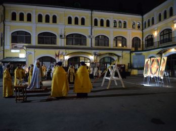 Совершился чин освящения креста на колокольню храма пророка Божия Илии 