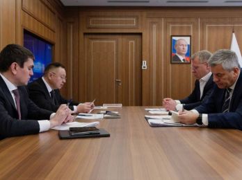Губернатор Астраханской области Игорь Бабушкин встретился с главой Минстроя РФ