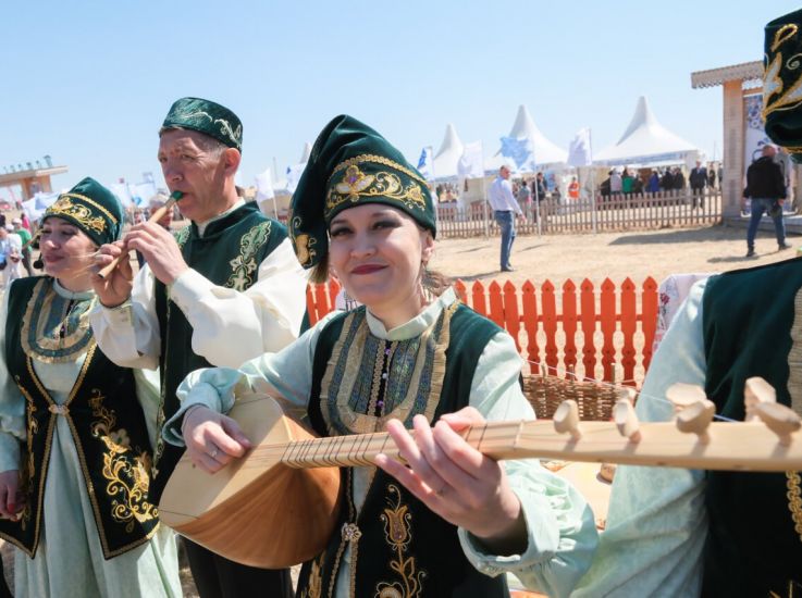 Астраханцы с размахом отметили традиционный праздник плуга Сабантуй