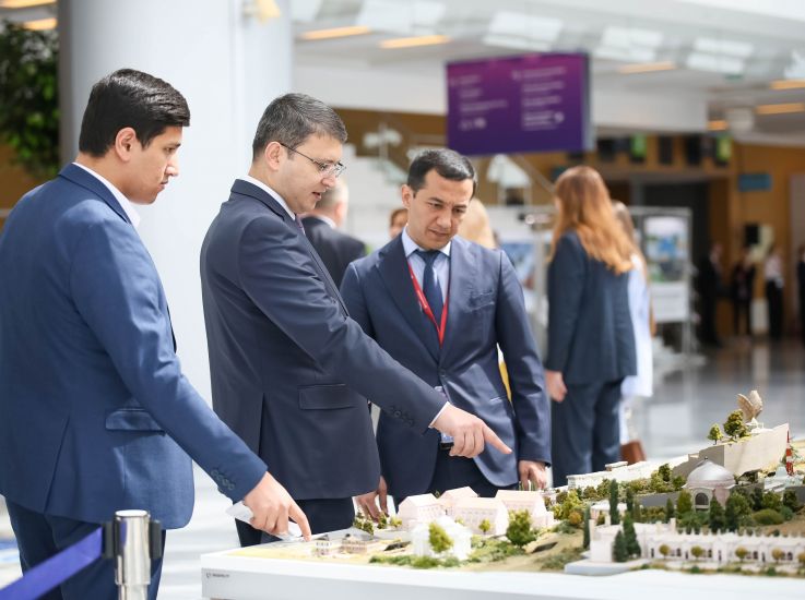 Второй день работы КИФ-2025: Туризм, исламский банкинг и кинохроники ВОВ
