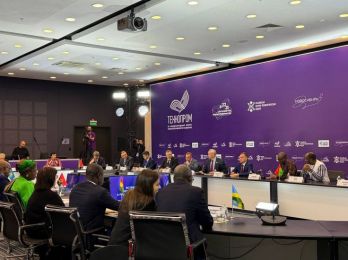 Губернатор НСО обсудил с африканскими гостями Технопрома совместные проекты