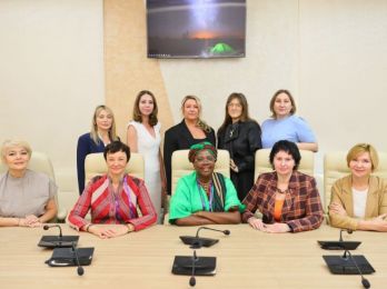 Принципы гендерного равенства обсудили женщины-политики Новосибирска и Ганы