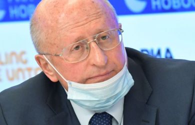 «Нормальные люди хотят своих детей защитить»: Гинцбург счел преступлением отказ от вакцинации детей