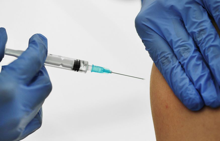 Школы Подмосковья начали предлагать вакцинировать детей