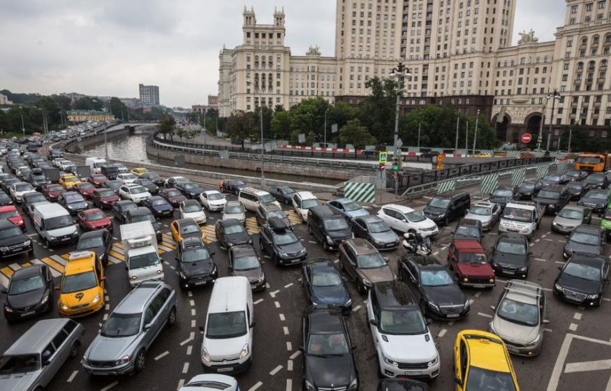 Власти решили ограничить использование личных автомобилей в России к 2030 году