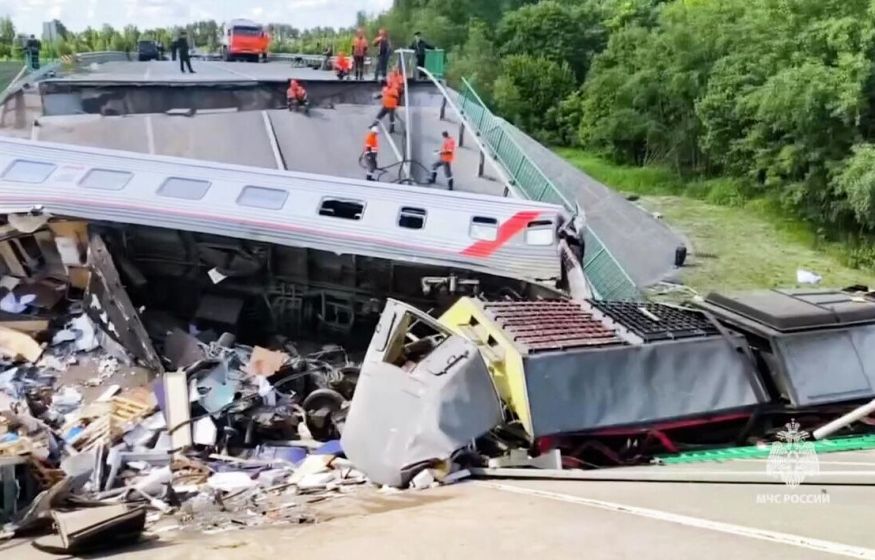 «Должны стоять у стенки: с завязанными глазами или глядя прямо в дуло»: реакция на подрыв мостов в России