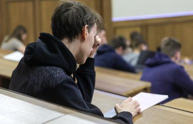 «Создать условия для учебы. Места в общежитиях, условия для ухода за детьми, стипендию»: демографическая инициатива ЛДПР