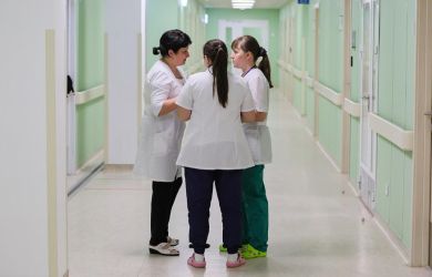 «Без этого законопроект не решит кадровую проблему»: регионы призвали обеспечивать молодых врачей жильем и ввести доплат