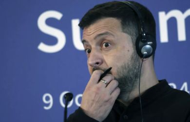 Зеленский сядет в самолёт — но не в Лондон: Макгрегор назвал «запасной аэродром» при побеге с Украины