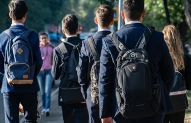 Кипяток хлынул в камчатской школе, а детей не эвакуировали — веником пытались убрать ЧП