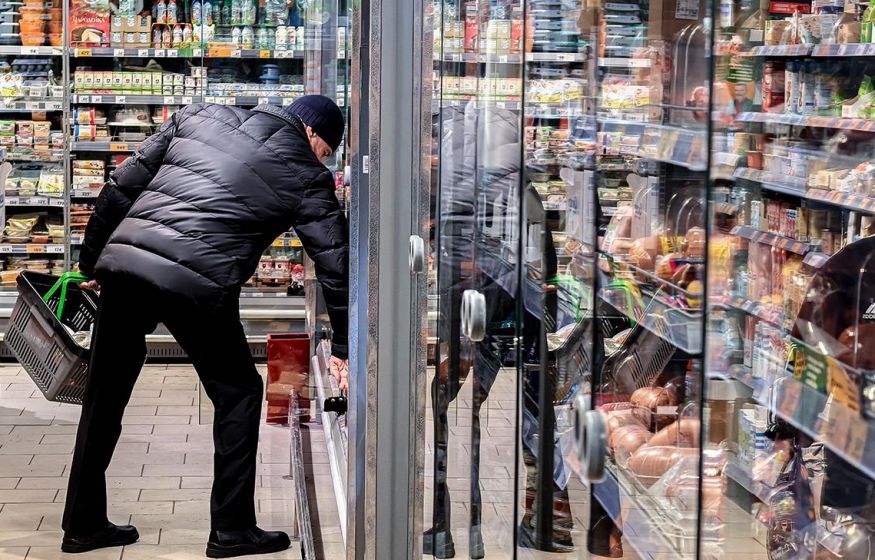 «Упаковки худеют, а кошельки пустеют: россияне платят как за килограмм, но получают 800 граммов»: эксперт