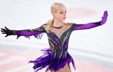 Мама чемпионки бьёт дочь на видео: Плющенко и Рудковская разоблачили жестокость родительницы