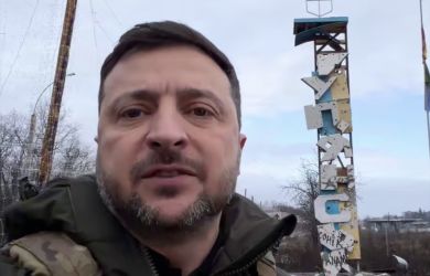 Ситуация в Купянске и Северске: Зеленский с флагом, Соловьев дал ответ о загадочном видео у стелы