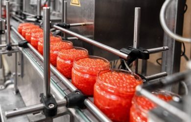 Трамп в восторге! Ему подарили ящик красной икры из России — спецпосланник не удержался!