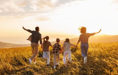 Помощь семьям в 2026-м году: кому положены выплаты и как получить?