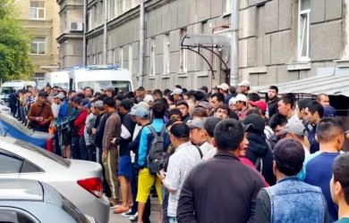 19 тысяч мигрантов высланы в 2025-м: Петербург запретил такси иностранцам — диаспоры в панике строят гетто в подвалах