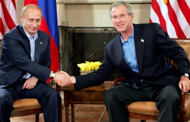 «Я полностью с вами»: США раскрыли детали разговора Путина и Буша за день до войны в Ираке