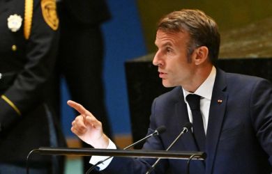 Макрон обречён: «Хромая утка» во Франции. Бюджет утвердят — и прощай власть до 2027-го