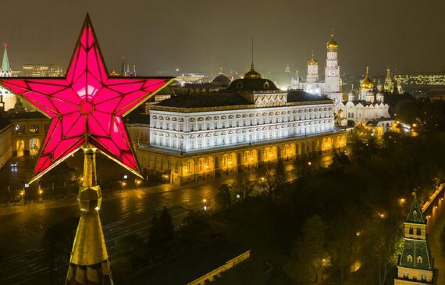 Тайные переговоры в Кремле: в Москву прибыл неожиданный гость от Макрона