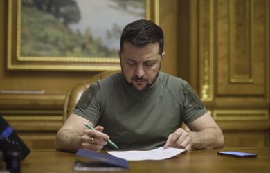 СЕНСАЦИЯ. Киев готов вывести войска из Донбасса весной — референдум все решит?