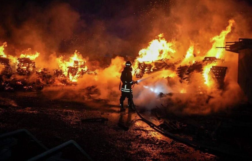 «Просто бойня». Дрон ударил по офису Зеленского. Поезда с «200-ми» бегут в Румынию. Страшный «ответ» по Одессе за Крым