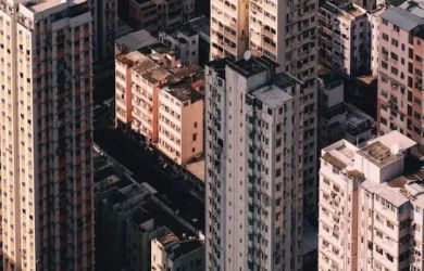 Демографическая бомба: Останина объявила «человейники» убийцами семей