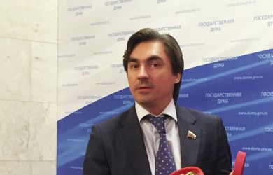 «И родители его — мужики»: Свинцова выпинывают из фракции за то, что разозлил всю страну