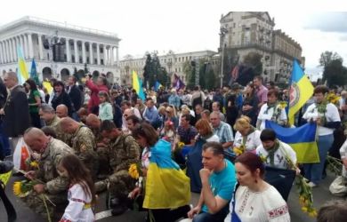 Киевляне за мир любой ценой! 61% готовы отдать земли — ЕС подливает масла