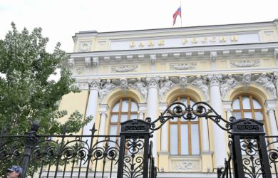 Седьмой раз по 0,5: ЦБ продолжает снижать ключевую ставку с 15,5% до 15%, но без спешки