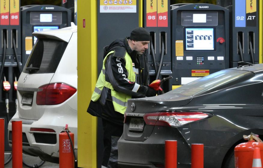 «Бензин дорожает без причины, народ страдает»: в Госдуме требуют снизить цены на топливо