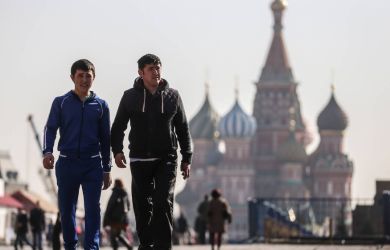 «Нужно высылать мигрантов целыми кланами! Пусть куролесят у себя дома»: в Госдуме разнесли законопроект МВД