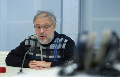 Бюрократия разрослась до неприличных размеров — Хазин требует ликвидации экономического министерства?