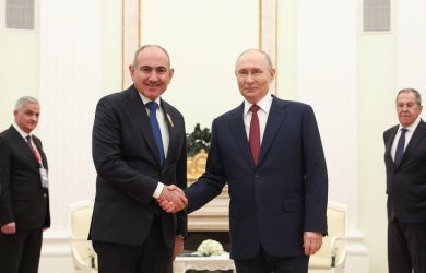 Путин припомнил Пашиняну его же признание Карабаха, а народ Армении встретил премьера в Москве криками «Предатель!»