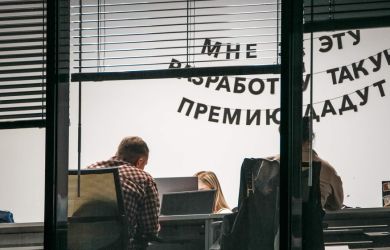 «Ни стажа, ни отпусков, ни больничных»: в Госдуме взялись за трудовые порядки