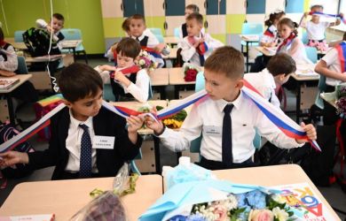 Минпросвещения утвердило жёсткие критерии оценивания. Ультиматум Трампа истекает. Ад на острове Харк: главное к 21:00