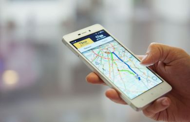 «Глобусы, атласы и рулоны карт»: Колясников жёстко прошёлся по депутату, советующему бумагу вместо смартфонов