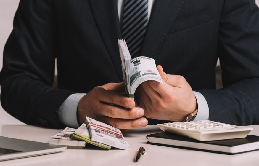 «Сверхбогатые должны платить больше! Но банки и экспортеры газа и нефти не платят налог»: в Госдуме требуют перемен