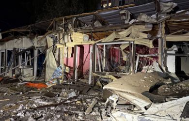 Ночной удар по Таганрогу: дроны повредили колледж и десятки машин, трое пострадавших